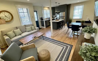 Downtown Newport 2BR Apartment w/ Parking & Deck - Unit 4