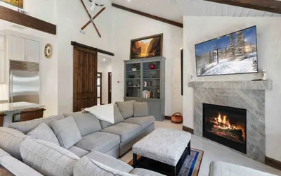 Cozy Ski Condo with Private Hot Tub