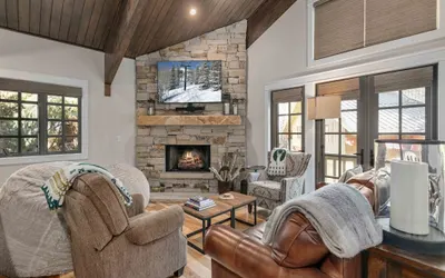 Mountain Modern Retreat | Hot Tub