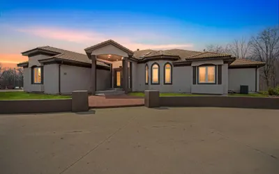 Luxury Villa with Mini Pool, Fireplaces & Scenic Views