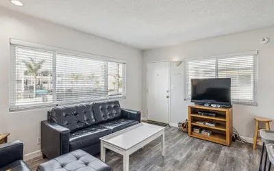 Beautiful 2 Bed Beach Condo #201