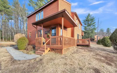 Little Cloud 10M – Retreat with Adirondack Charm