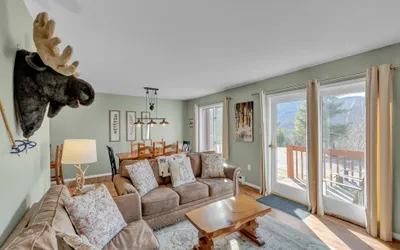 18N - Cozy & Scenic Mountain Retreat