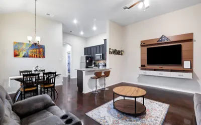 Modern Pet-Friendly Duplex Near River Walk