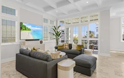 260 Coastal Luxe Retreat: 5BD/4.5BA, Pool & Spa, Water Views