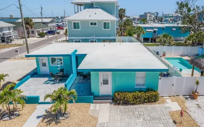 412/815 Tropical Tide Duplex: 4BD, Walk to Times Square!