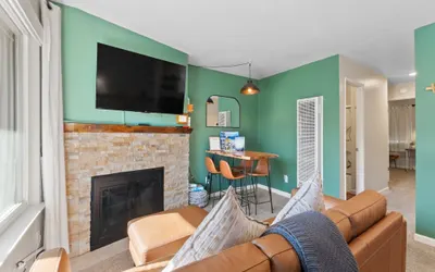 HNC0617 - Stagecoach Summit Retreat