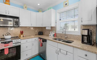 140 Barefoot Bungalow: 2BR/2BA/2 Bonus Room Home w/ Heated Pool!