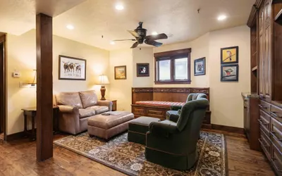 1617 - Six Bedroom plus Den Lakeside