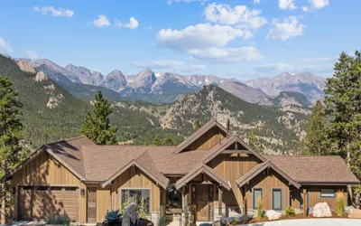 Hearthstone Luxury Vacation Rental at Windcliff