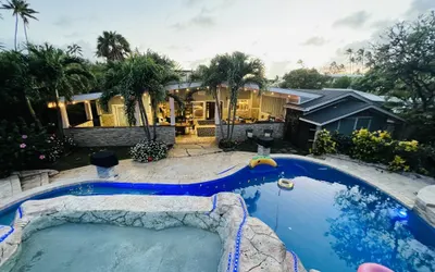 Portlock Paradise Hale