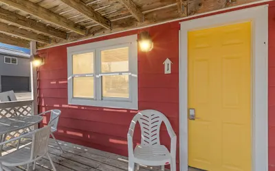 Dave's Last Resort Poolside-Charming Cabin 1