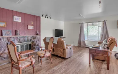 House of Broken Dove  10 min walk to Downtown