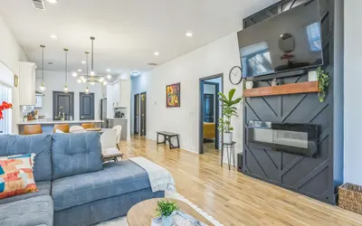 Stylish Bungalow Near BeltLine & Breweries