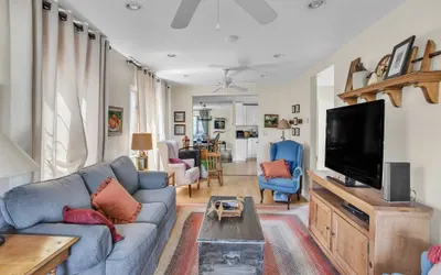 Home Port - Spacious Retreat in Prime Location