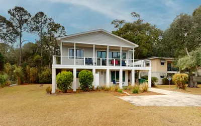 CLUBHOUSE COTTAGE
