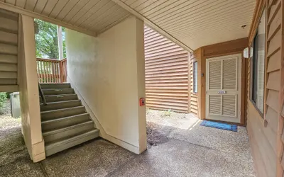 Serene 2 bed, 2 bath lodge, with amenities, 101AC