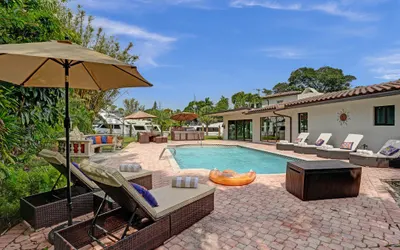 Villa Riverland with Heated Pool on the Water