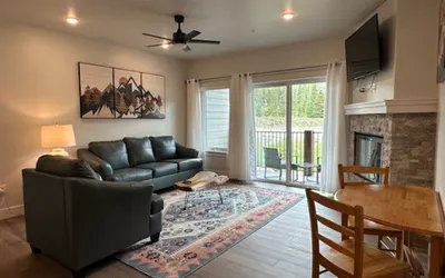 Luxury Stay Meets Family Fun: Premier 1BR Retreat