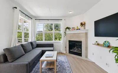 Walkable Seattle Gem Close To Everything