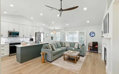 Sunny 3BR w/Hot Tub & Game Room