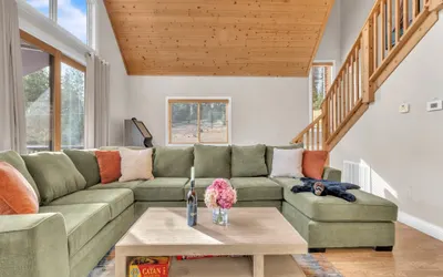 Stunning 3-Bedroom Retreat with Loft – Ideal for Families & Friends