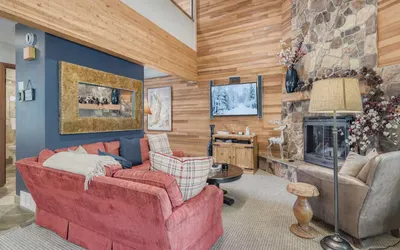 Pet Friendly! 1763 Lakeside Getaway at Deer Valley!