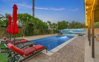 Desert Oasis Retreat – Palm Meadows Gem
