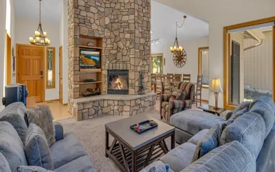 15 Lassen Ln