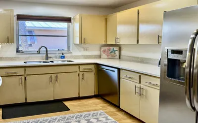 Naples Park Cottage 106th 6 blocks off ocean