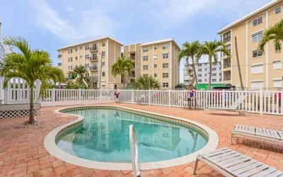 50 Seahorse Beach House #3: Pool & Walk to Beach!