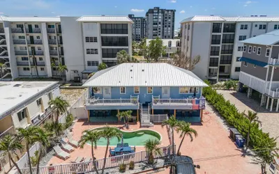 50 Seahorse Beach House #4: Pool & Walk to Beach!