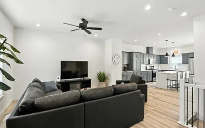 Hawkeye Heaven-Modern Townhome Retreat in Iowa City