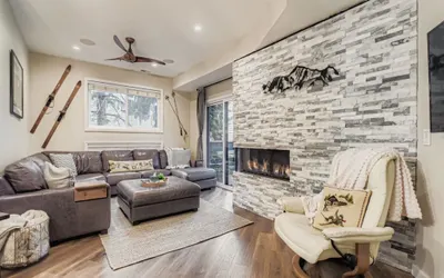 Peaceful Lift Line Condo 207