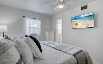 Luxury pool dog friendly central to Naples and Marco Island by Sky Run Naples