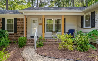 Relaxing Retreat Near North Hills & Downtown