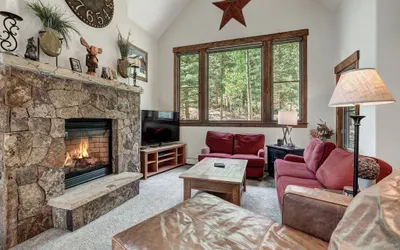 Private Townhome Close to Ski Back and Hot Tub