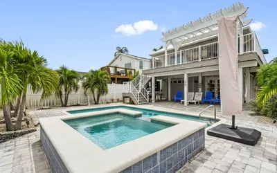 5550 Palmetto Paradise: 3BR w/ Gulf Views, Heated Pool