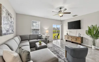 Spacious Getaway Near Apollo Beach