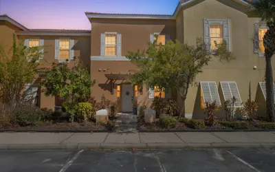 Modern Kissimmee Townhouse near Disney