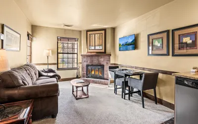 Copperbottom Inn 102