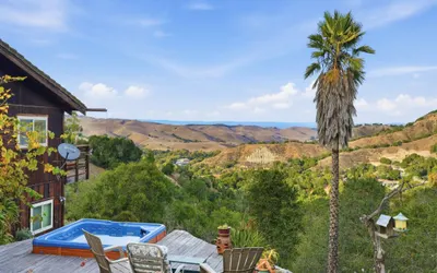 Peaceful Retreat with Panoramic Views