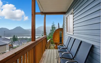 Cozy 3BR Alaska Retreat with Private Sauna