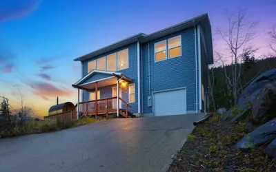 Cozy 3BR Alaska Retreat with Private Sauna