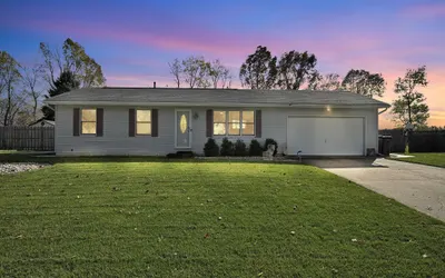 Cozy Retreat with Hot Tub in Peaceful Goshen