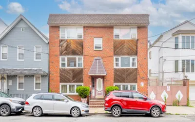 Modern 2BR North Ironbound Apartment