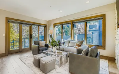 King Road Luxury Lodge, Private Hottub, Game Room, Media Room 45