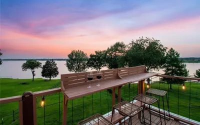 Modern Lakeside Paradise | Waterfront + 2 Patios