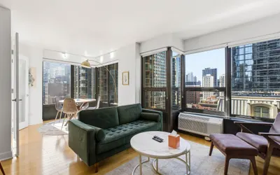 2bd River North Million Dollar Views! Parking Incl