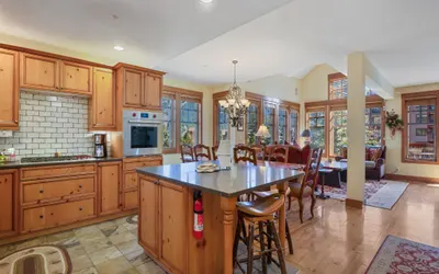 Union Creek 4 Bedroom Townhome #124A